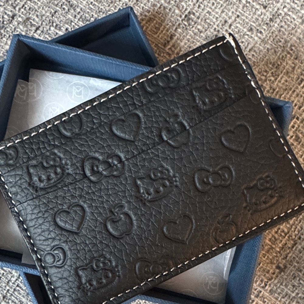 Hello Kitty x Maison de Sabre Card Holder - Picture 2 of 5
